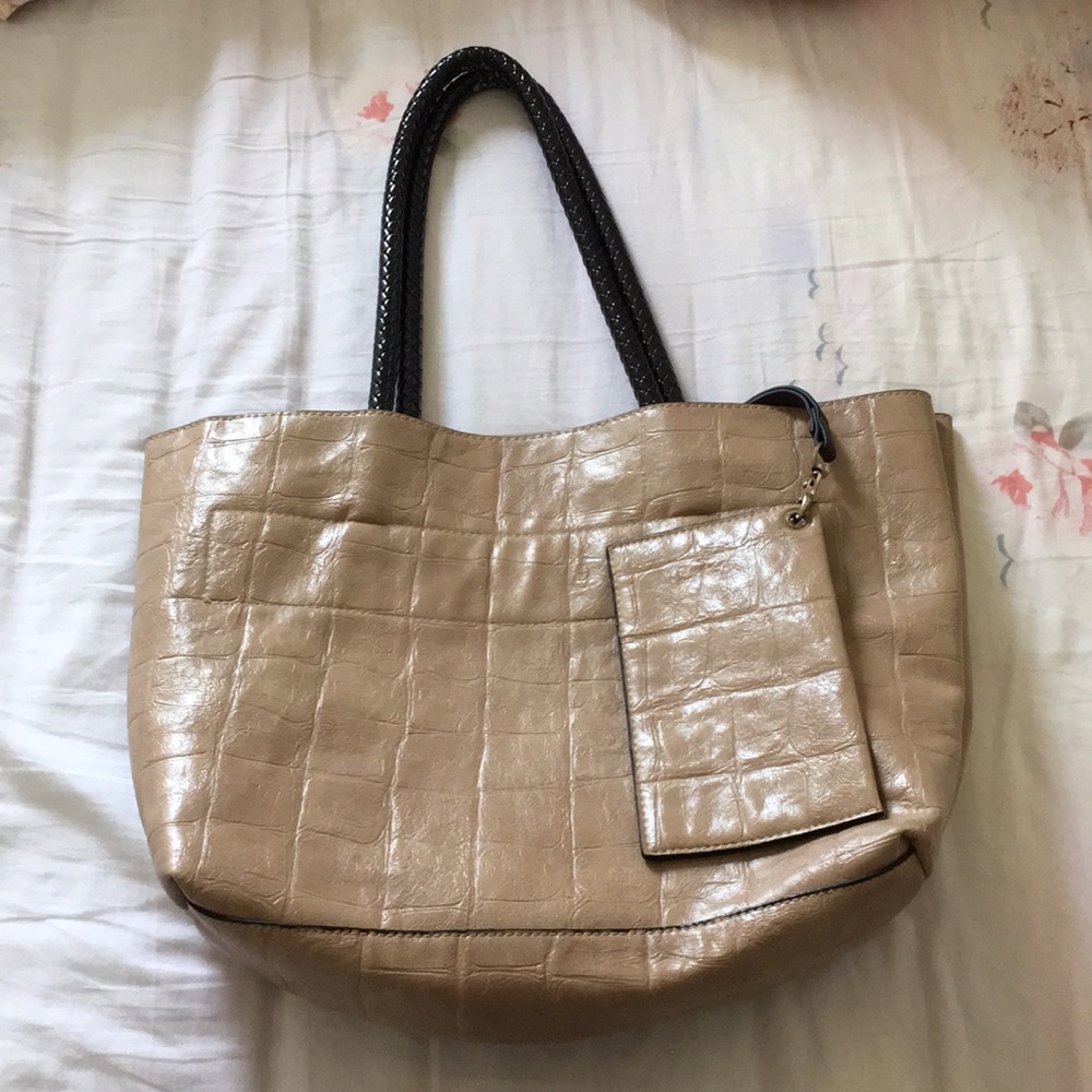 Leather shoulder bag